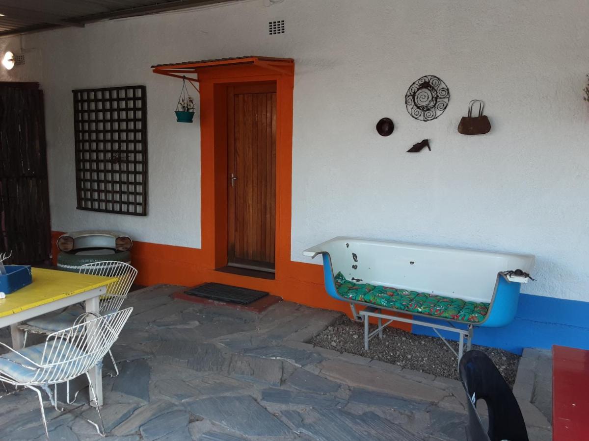 Kai-Oms Backpackers Lodge Outjo Kültér fotó