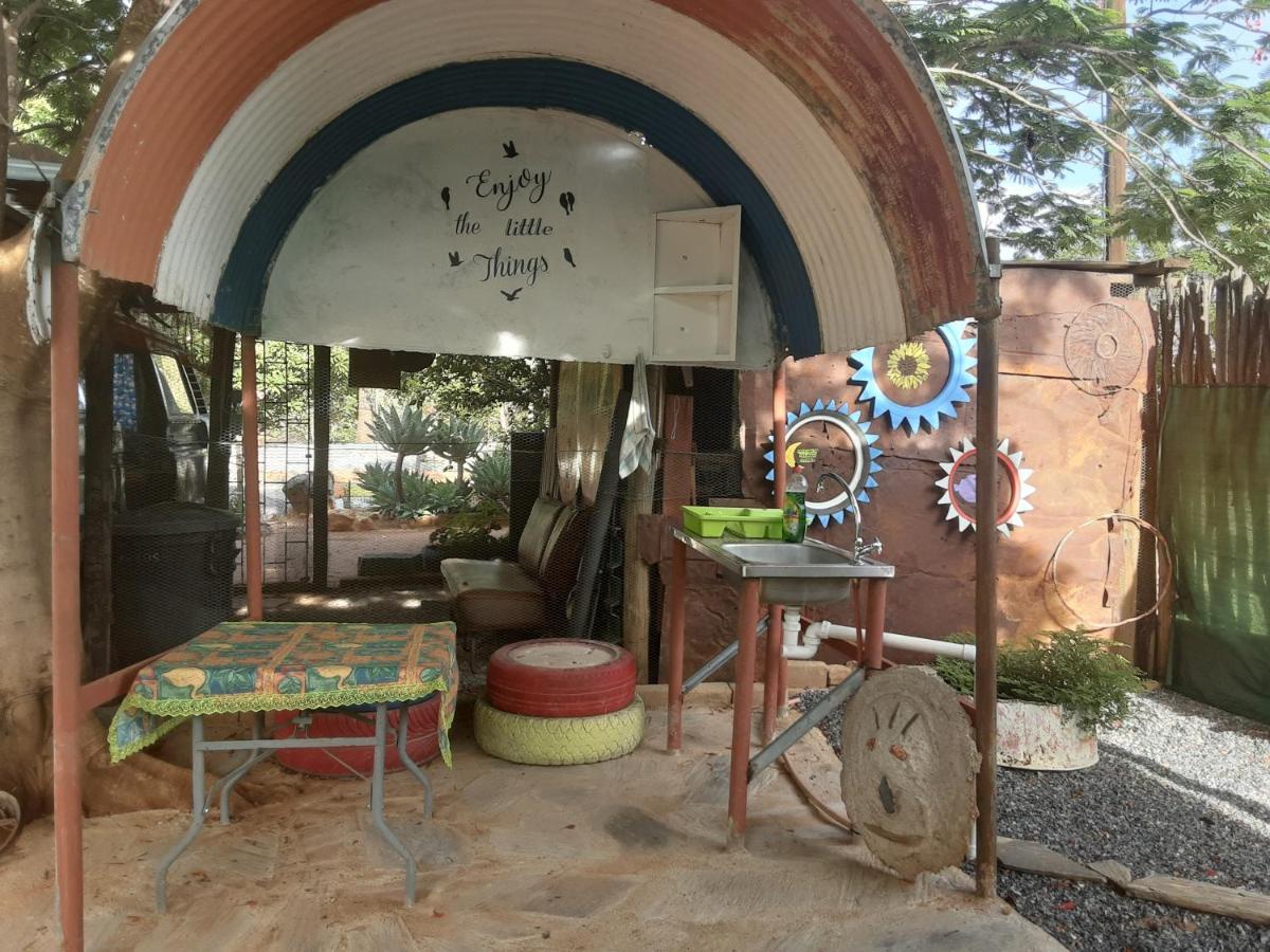 Kai-Oms Backpackers Lodge Outjo Kültér fotó