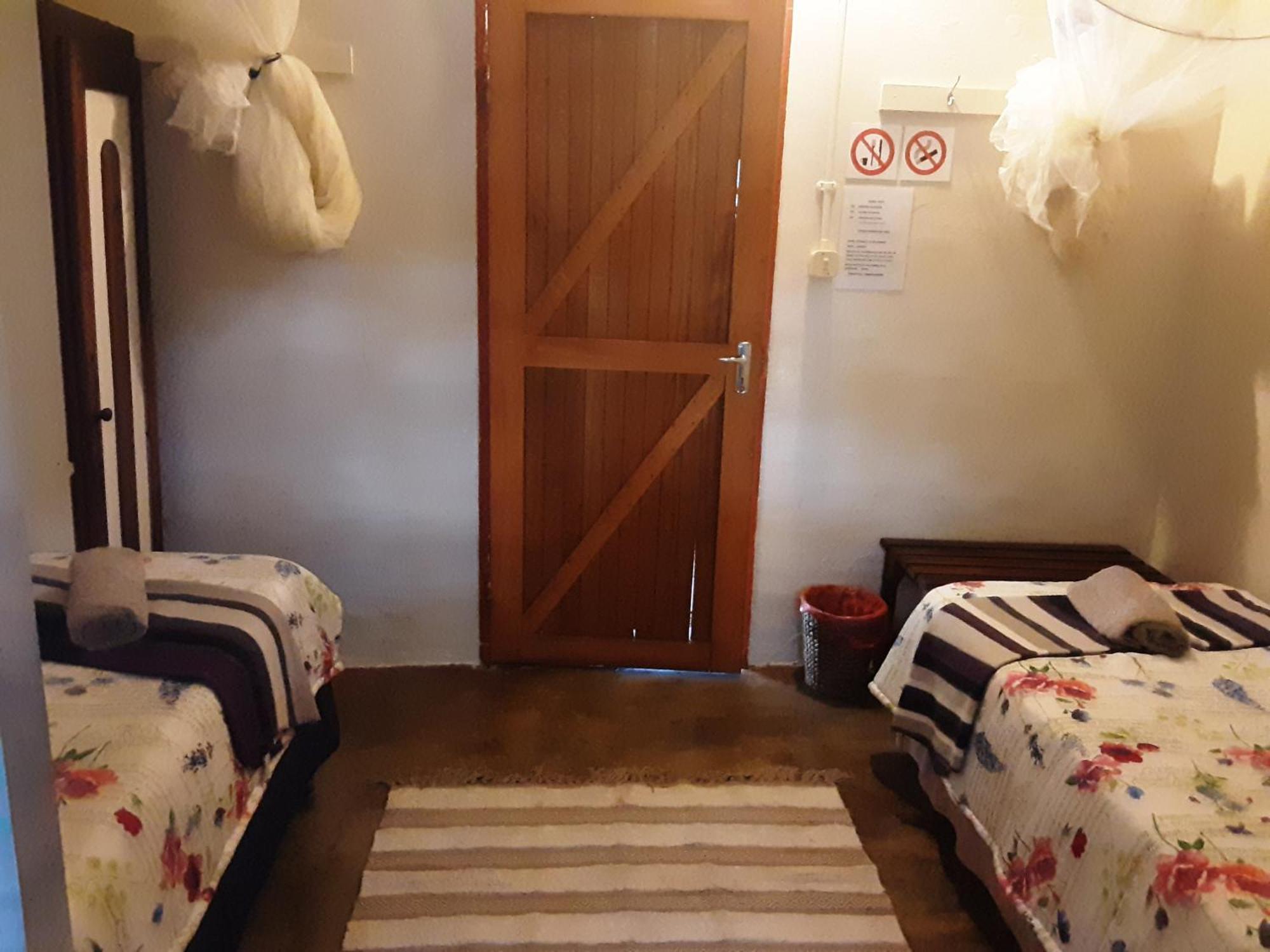 Kai-Oms Backpackers Lodge Outjo Kültér fotó