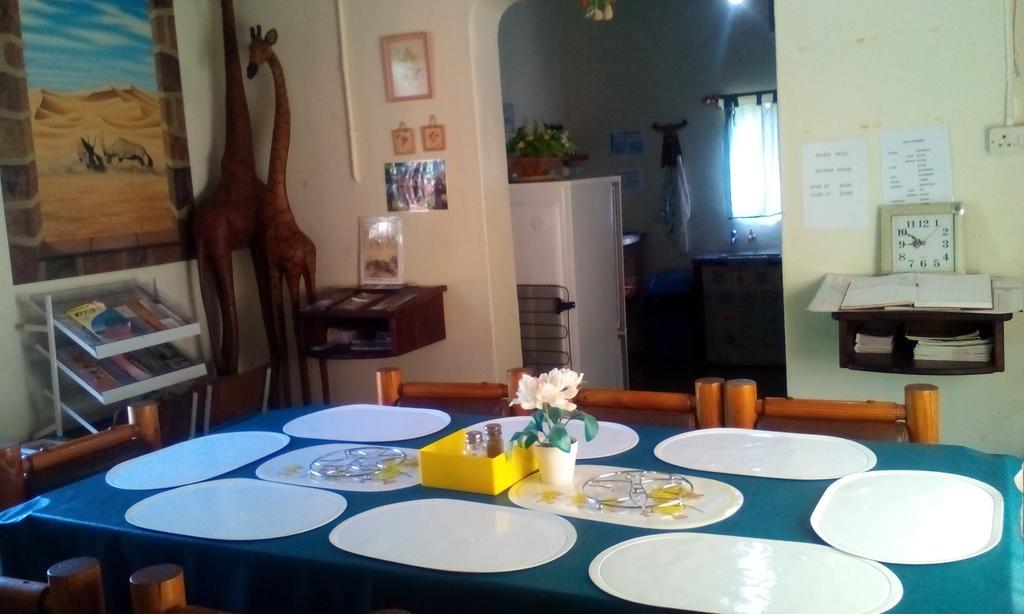 Kai-Oms Backpackers Lodge Outjo Kültér fotó