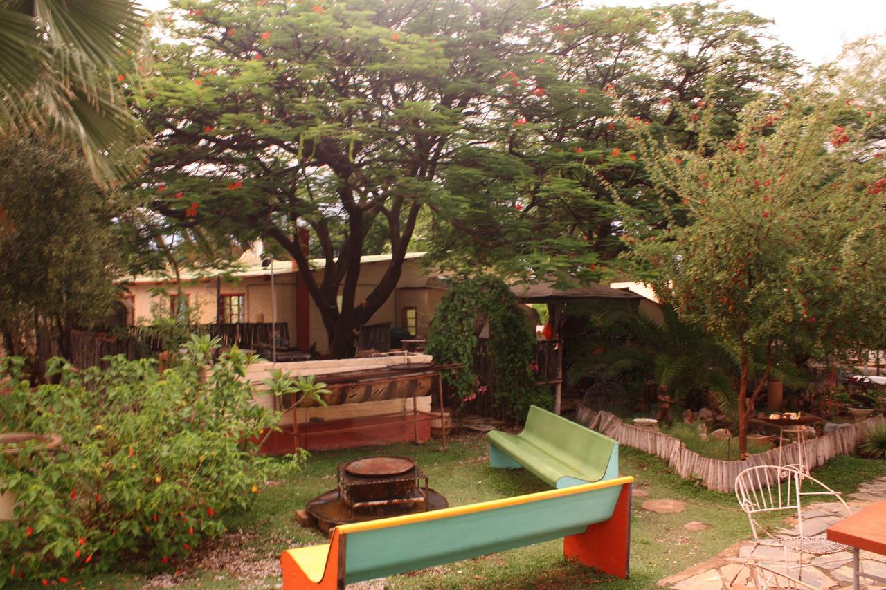 Kai-Oms Backpackers Lodge Outjo Kültér fotó