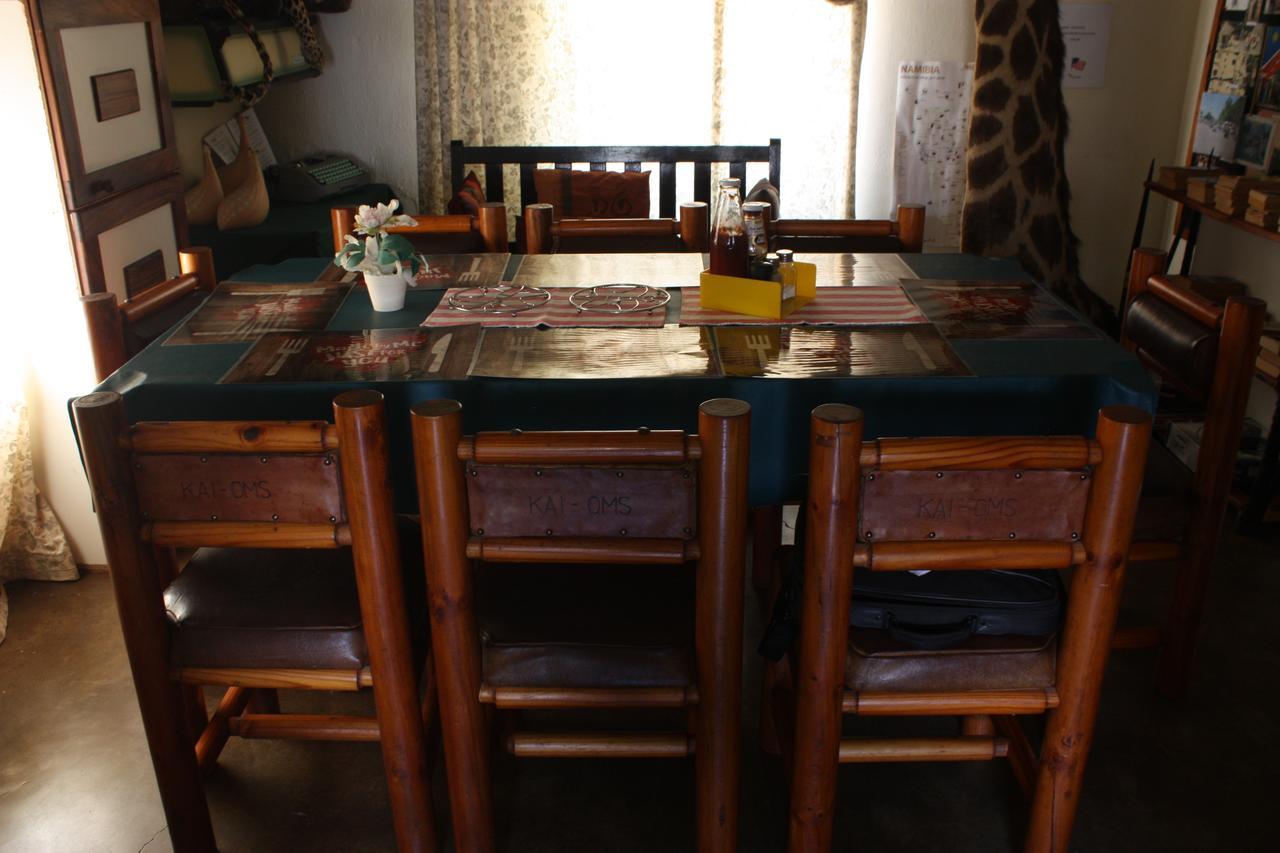 Kai-Oms Backpackers Lodge Outjo Kültér fotó