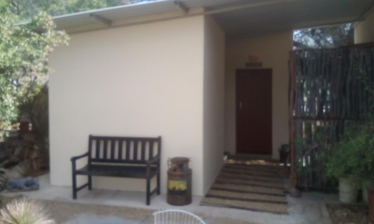 Kai-Oms Backpackers Lodge Outjo Kültér fotó